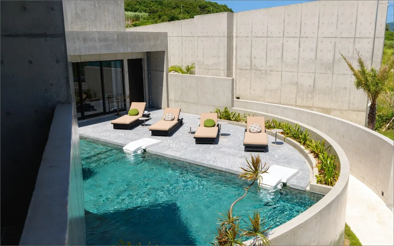 A luxurious private space built by the sea